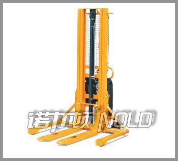 寬支腿型半電動(dòng)堆高車